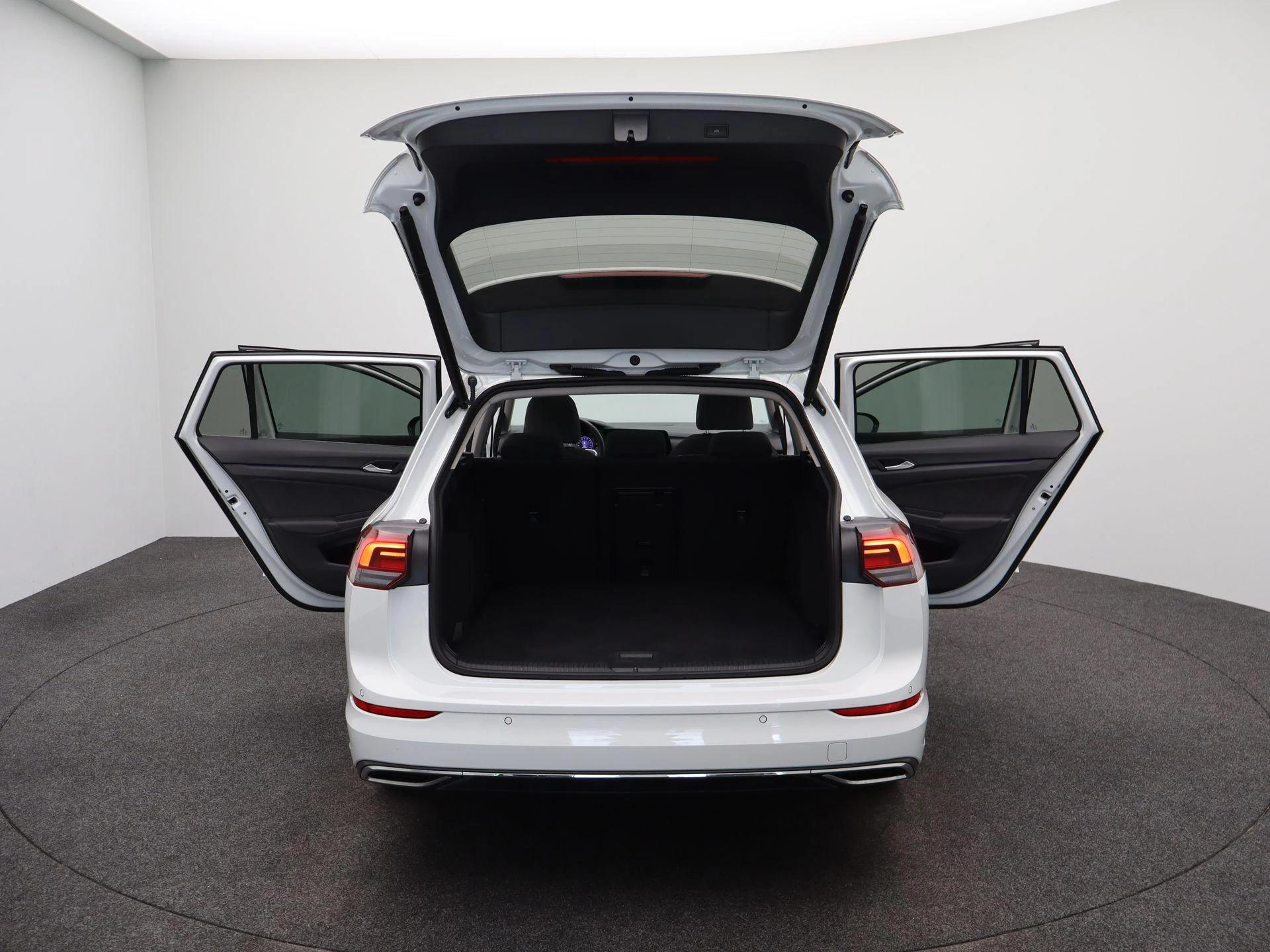 Volkswagen Golf Variant 1.5 eTSI R-Line Business