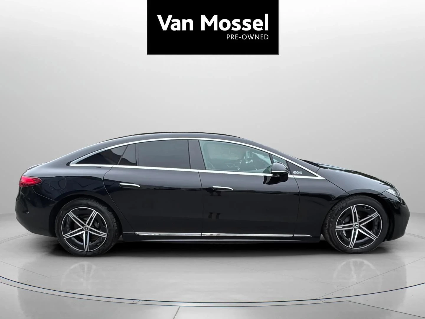 Mercedes-Benz-EQS-image-5