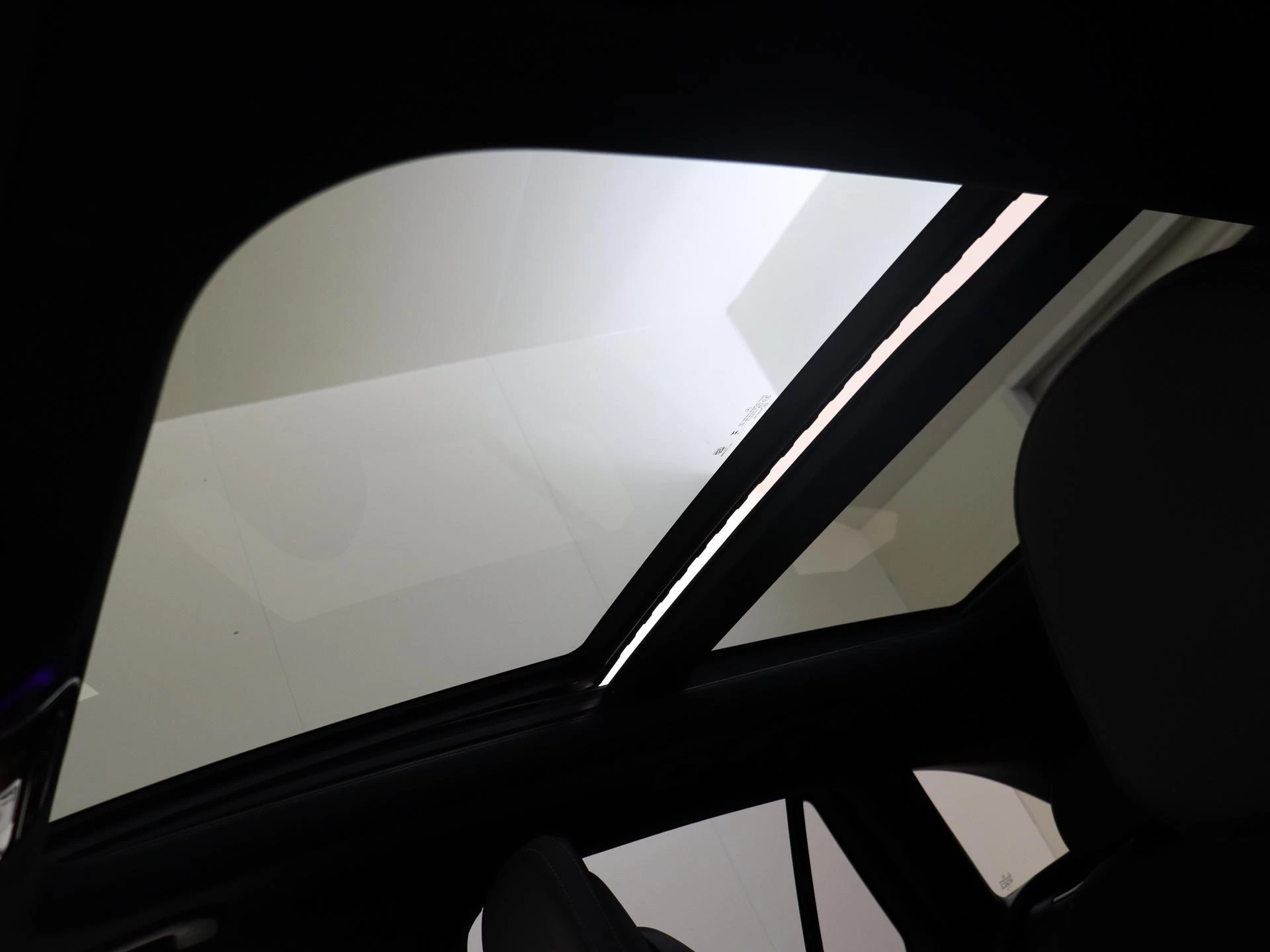 Mercedes-Benz-GLC-image-27