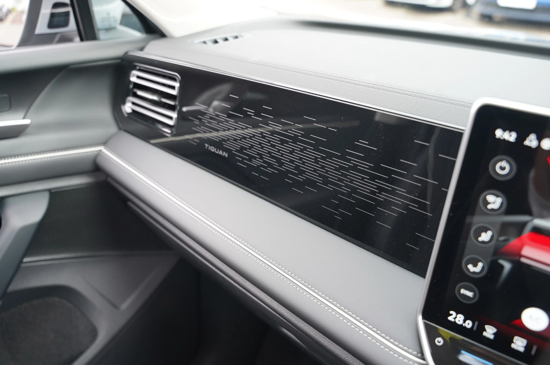 Volkswagen-Tiguan-image-26