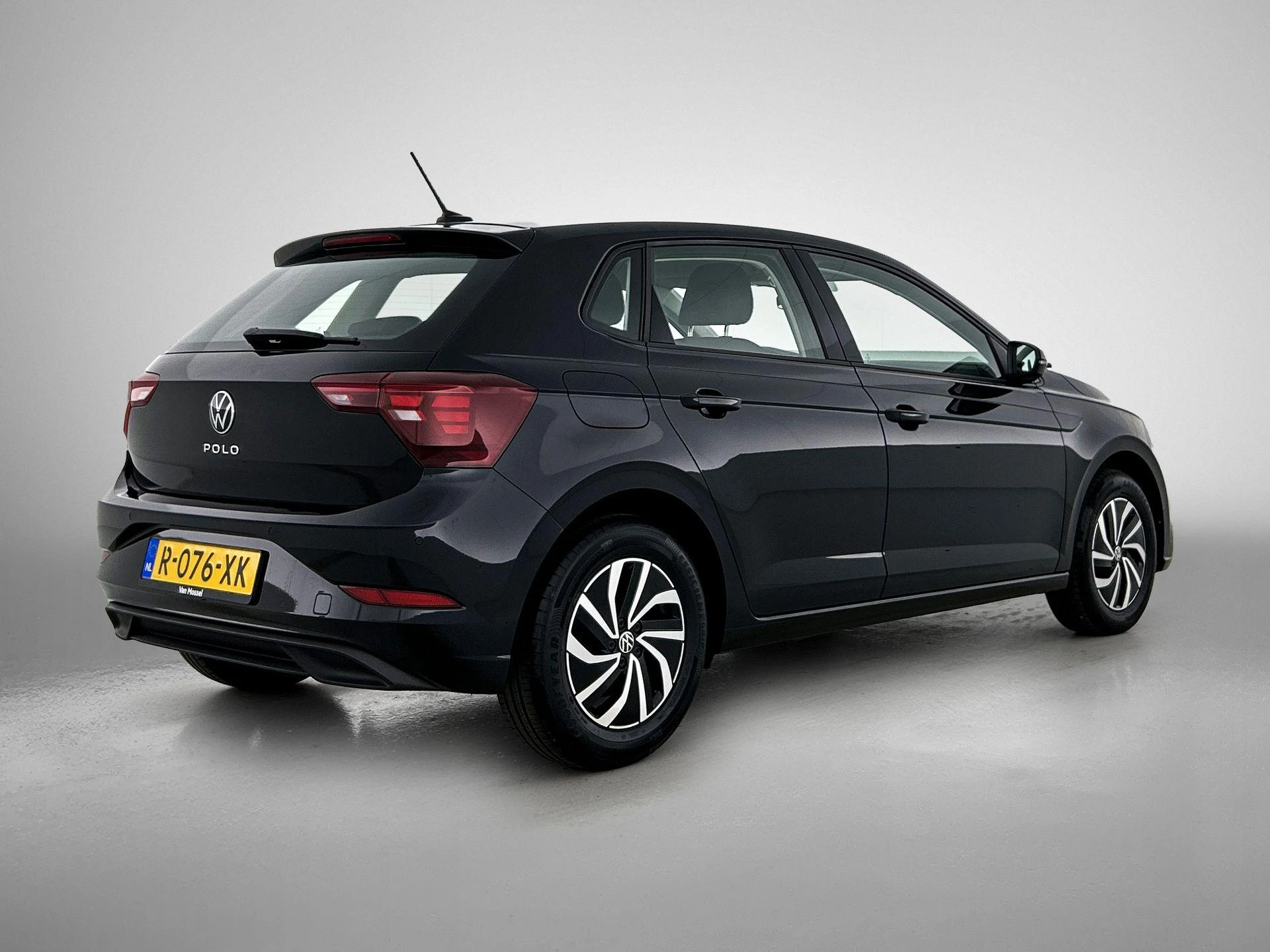 Volkswagen-Polo-image-3