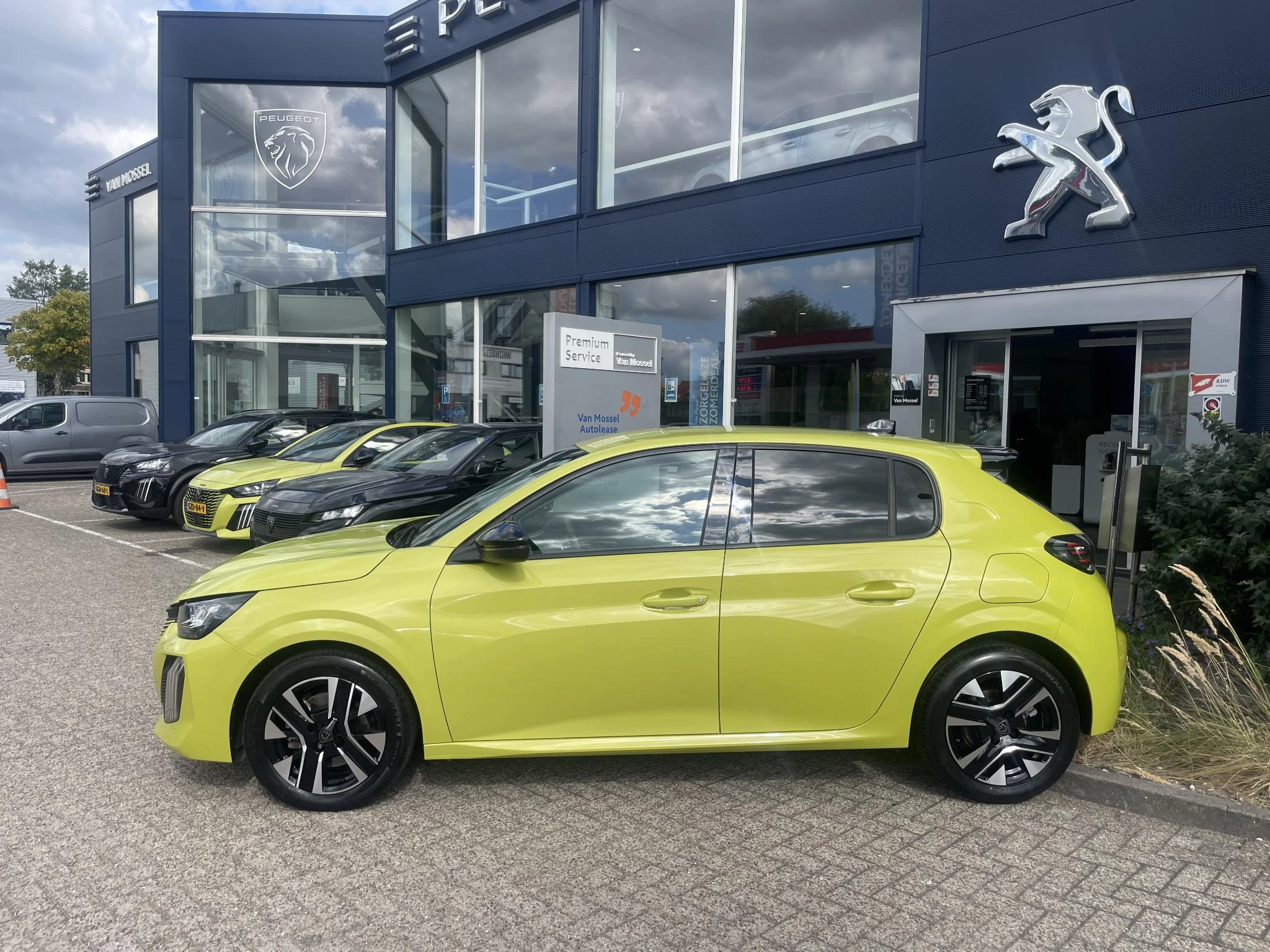 Peugeot-208-image-2