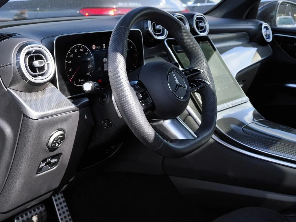 Mercedes-Benz-GLC 300 d-image-8