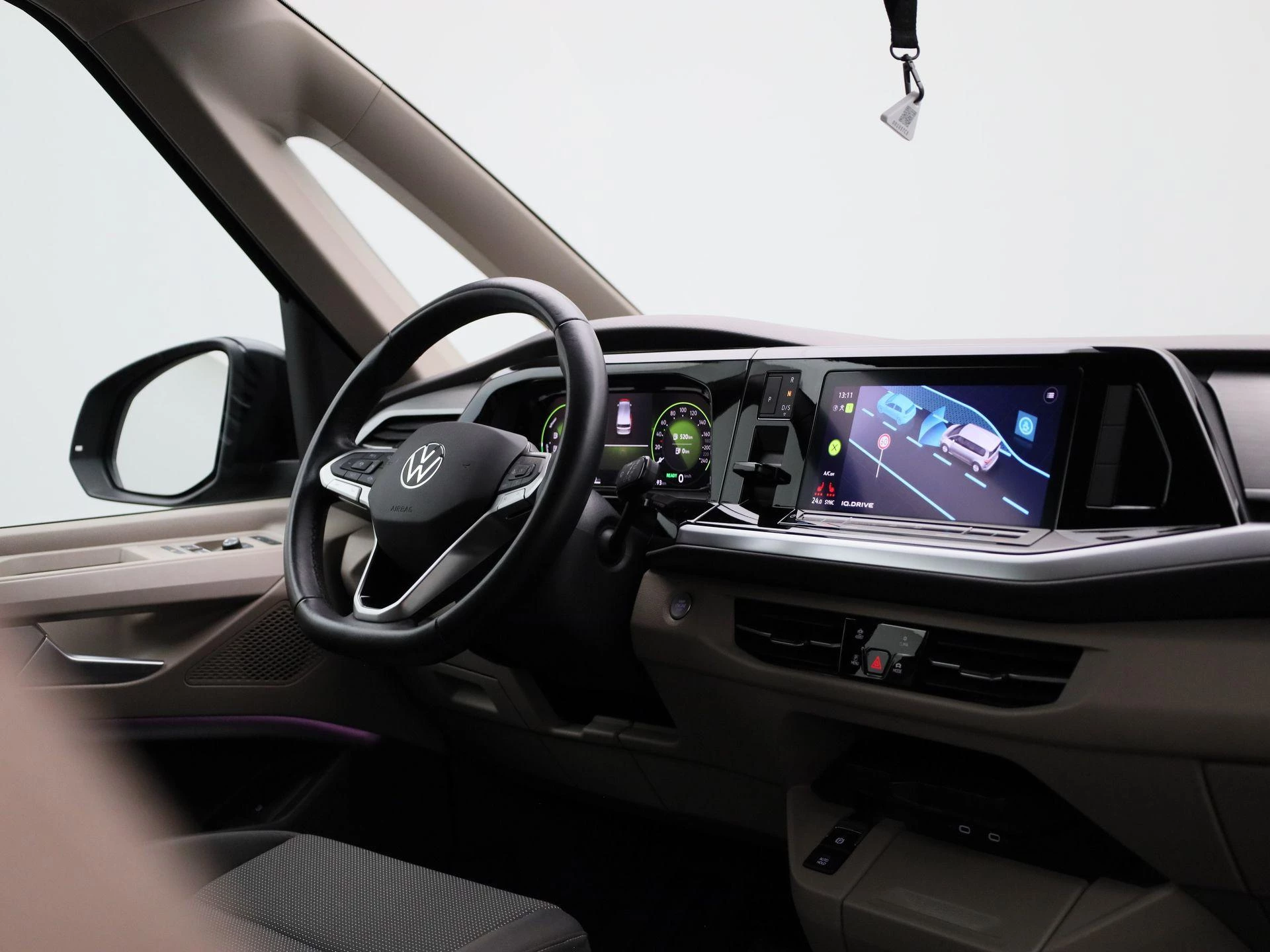 Volkswagen-Multivan-image-34