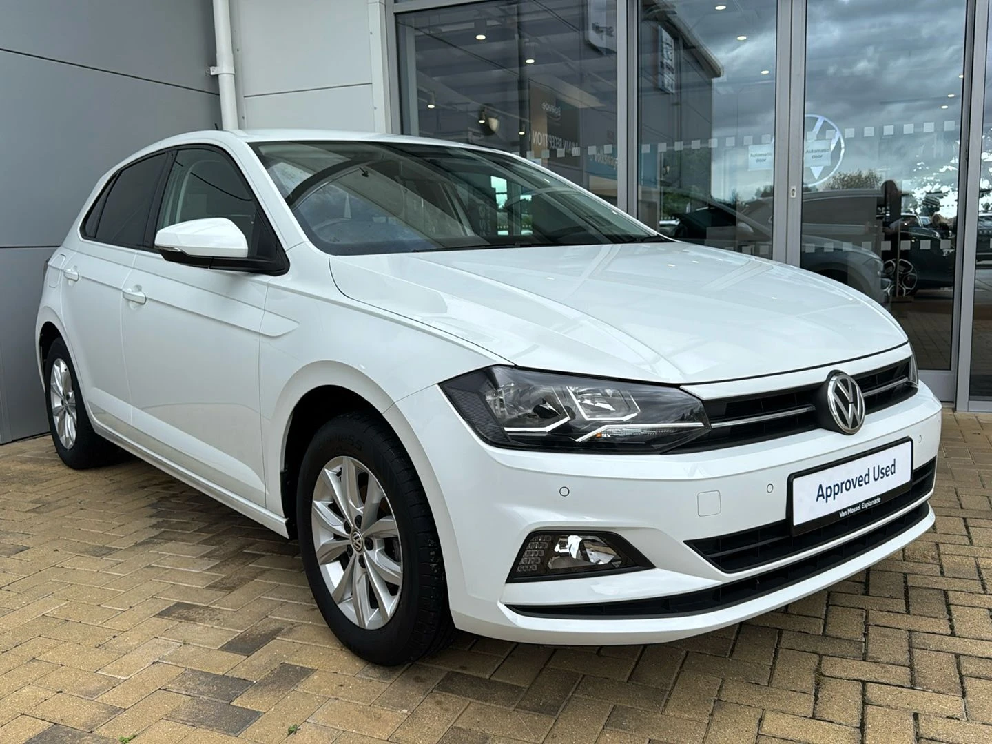 Volkswagen-Polo-image-18