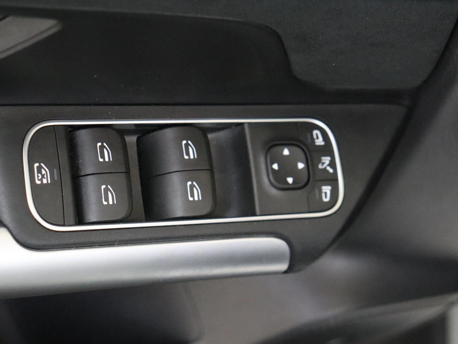 Mercedes-Benz-EQA-image-28