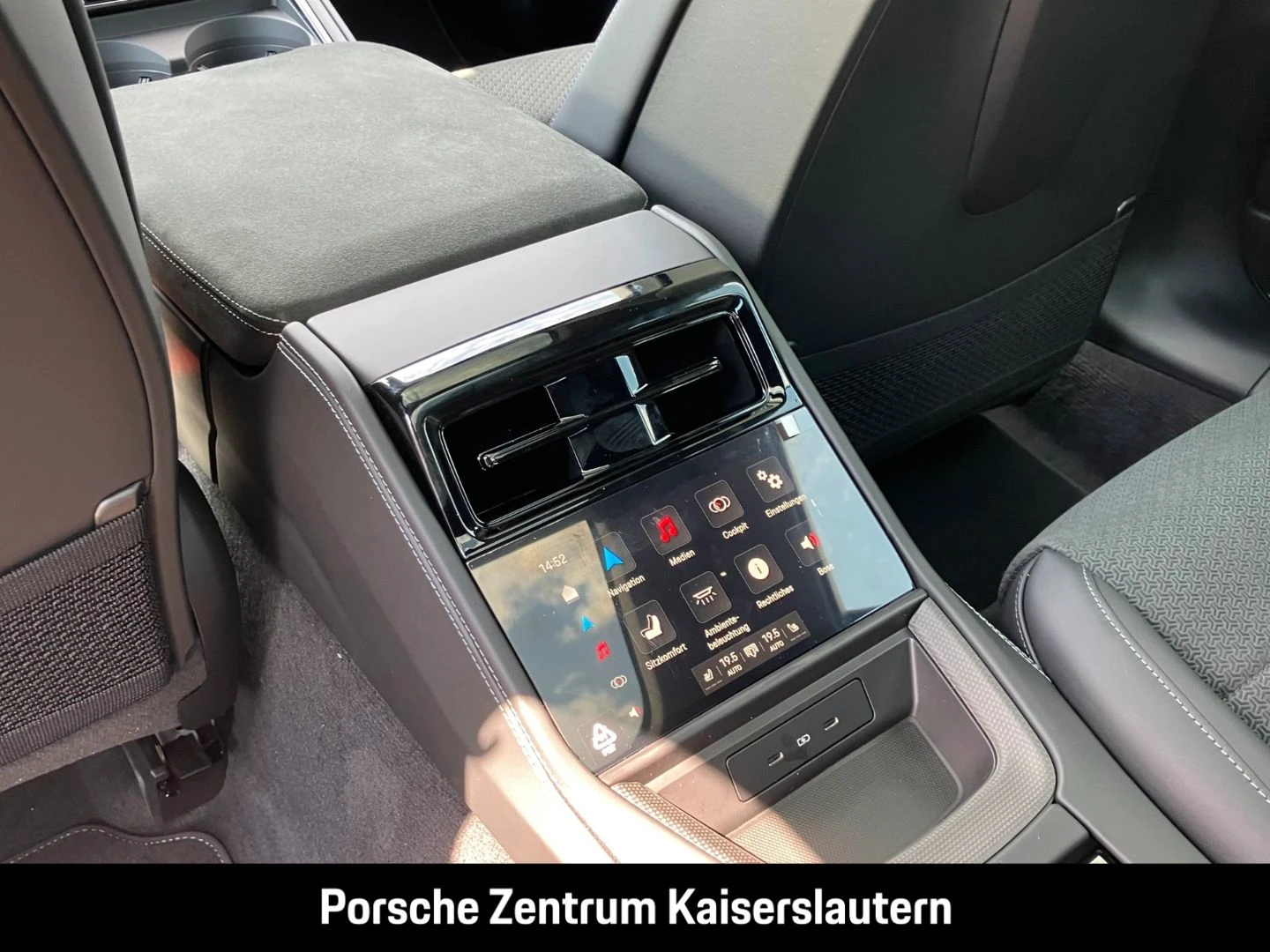 Porsche-Panamera-image-26