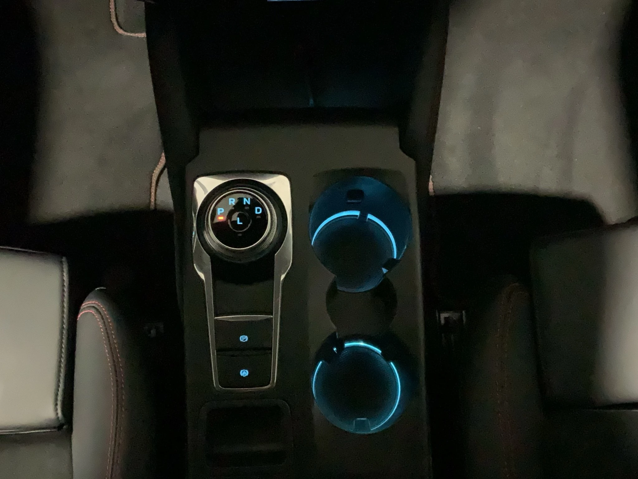 Ford Kuga ST-Line X Aut.*360GRAD*LED-MATRIX*NAVI*GRA*WINTER-PKT.