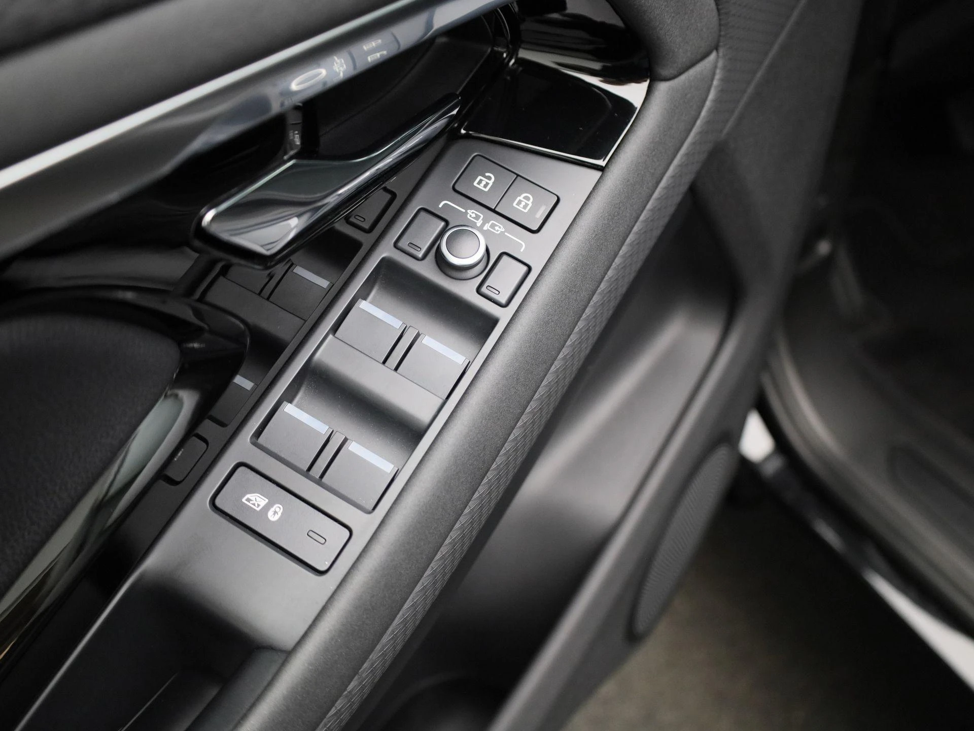 Land Rover-Range Rover Evoque-image-31