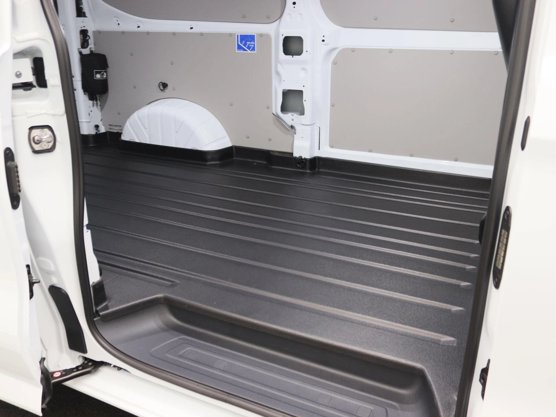 Ford-E-Transit Custom-image-21