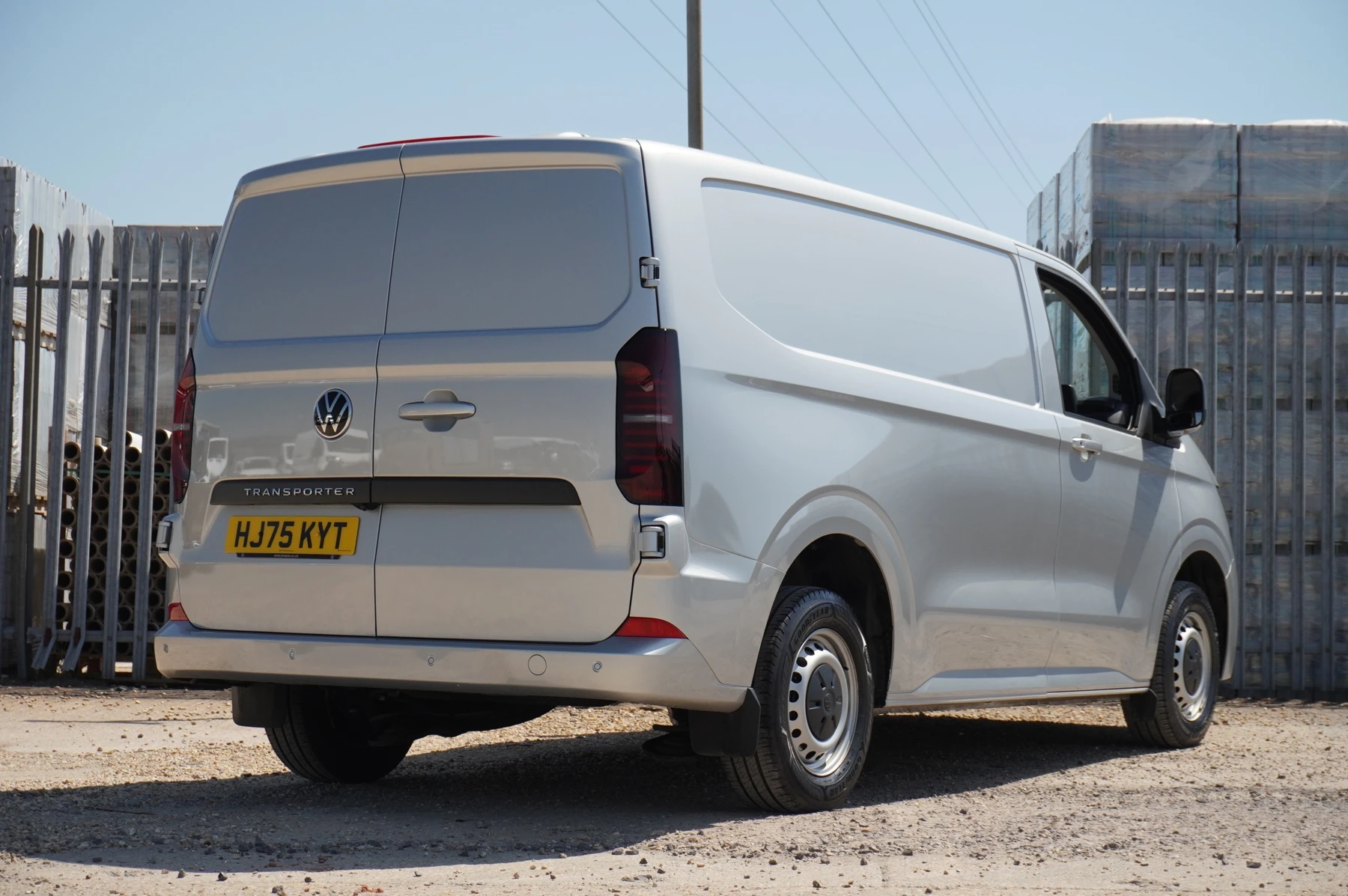 Volkswagen-Transporter-image-24