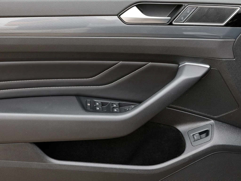 Volkswagen-Passat-image-14