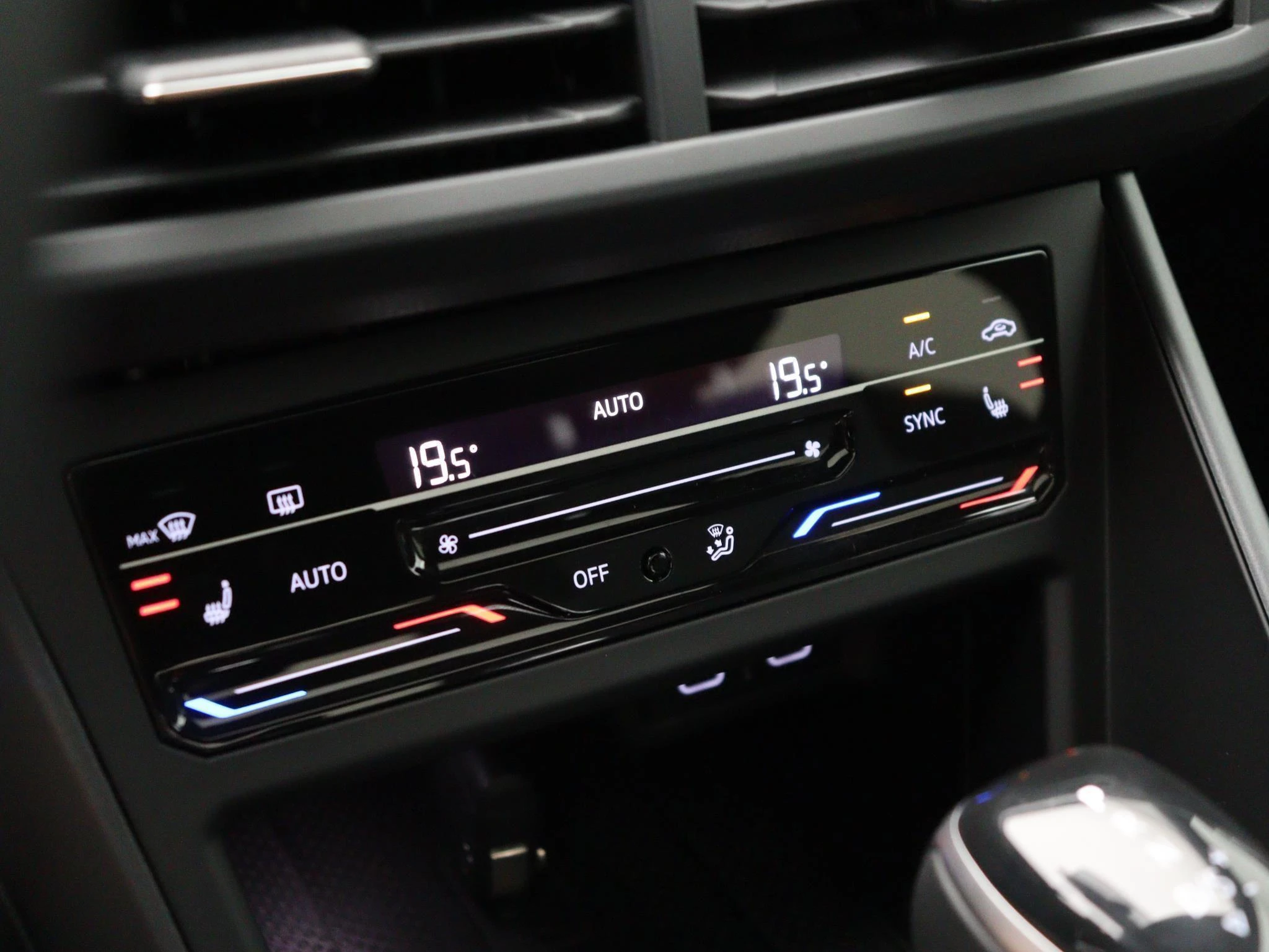 Volkswagen-Polo-image-18