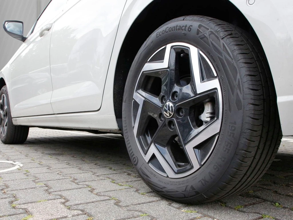 Volkswagen-Polo-image-4