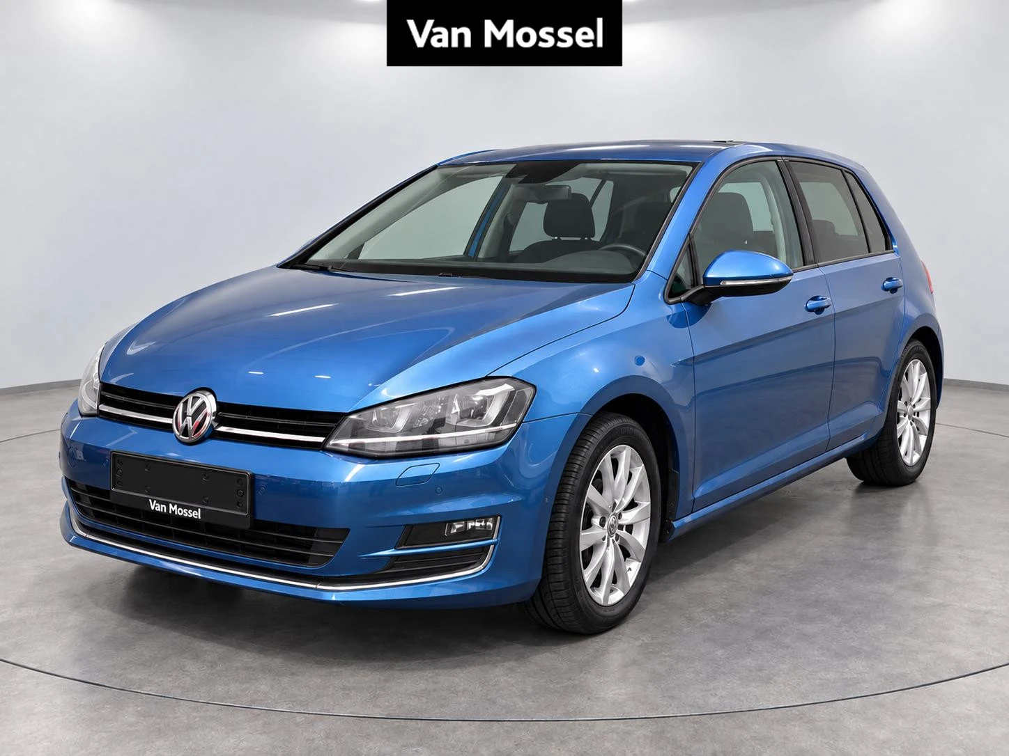Volkswagen-Golf-image-0