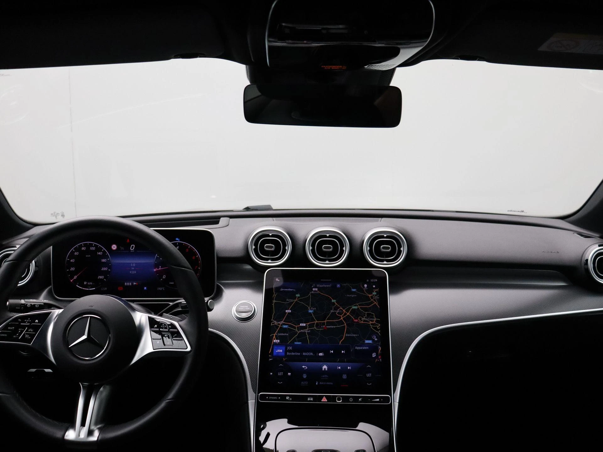 Mercedes-Benz-C-Klasse-image-23