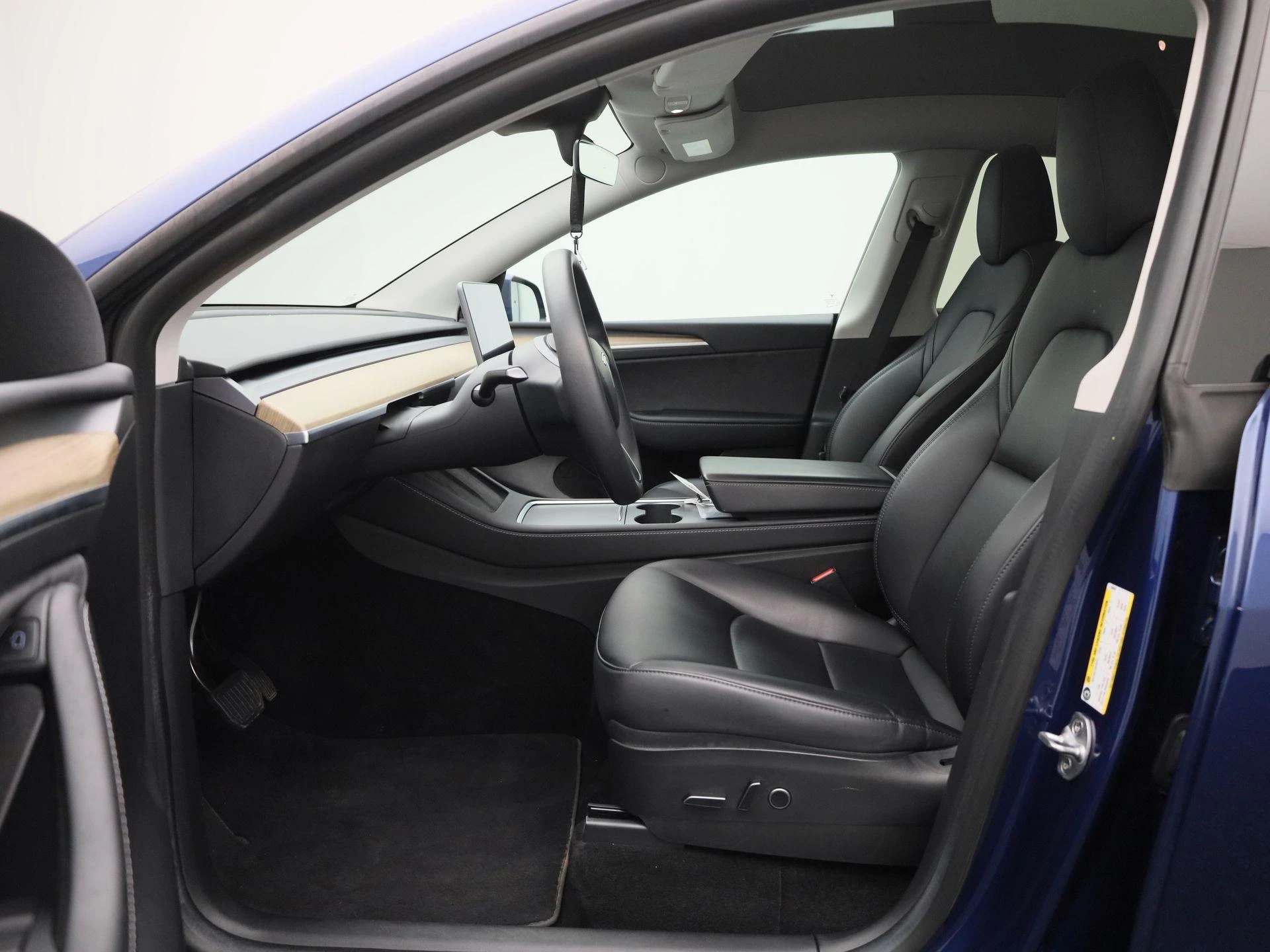 Tesla-Model Y-image-8