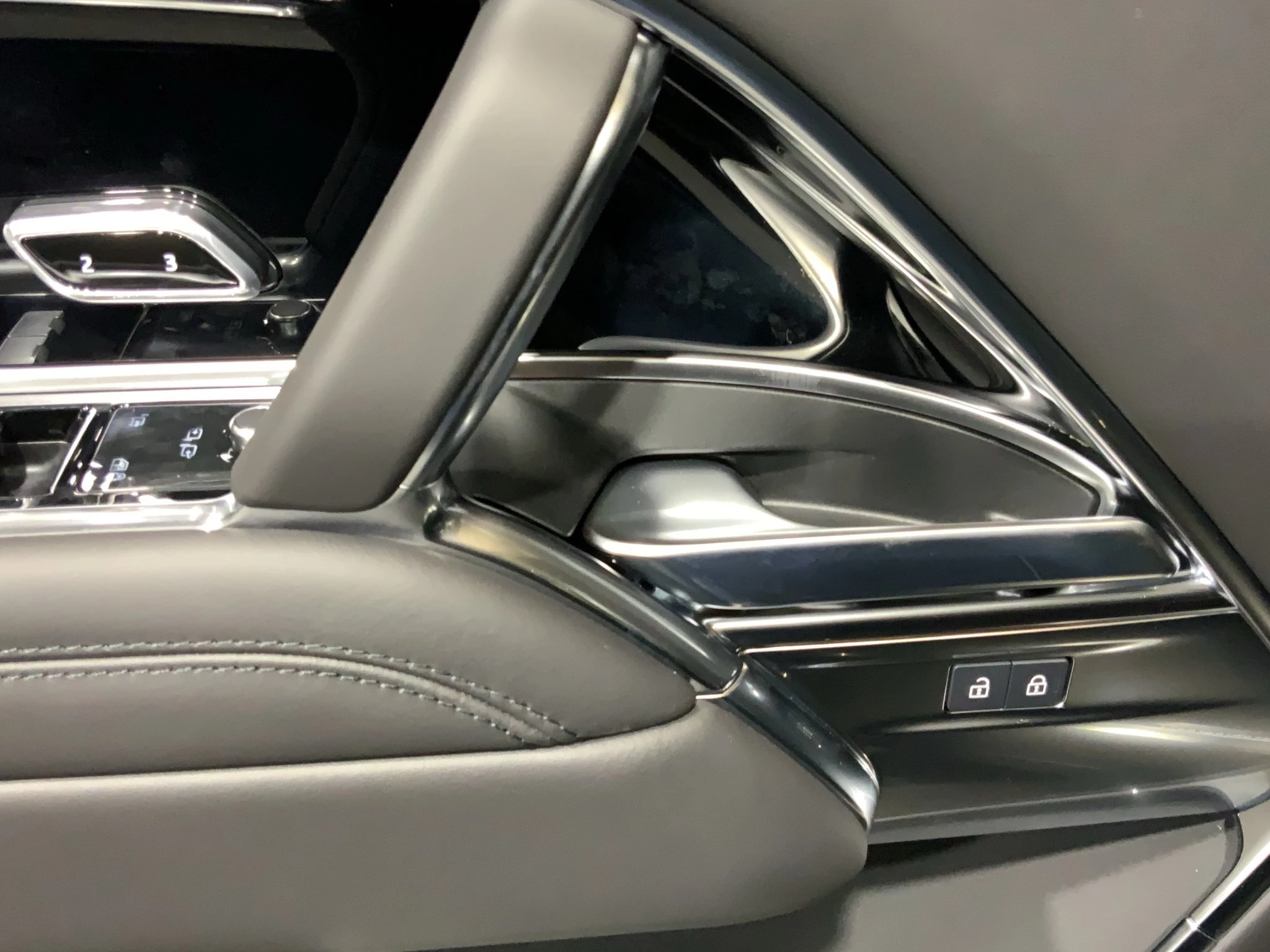 Land Rover-Range Rover-image-22