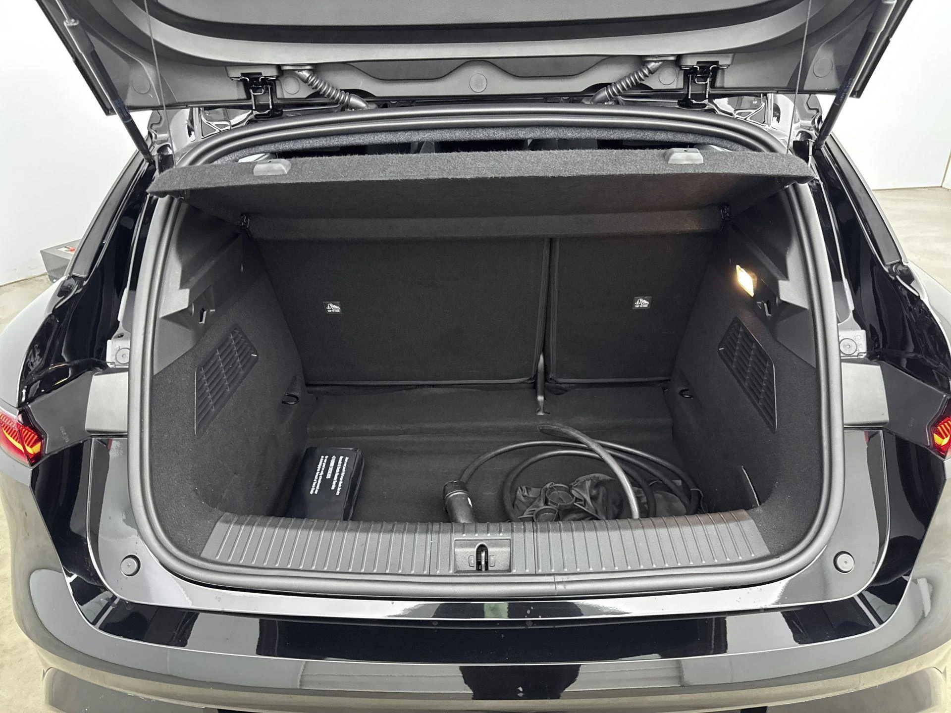 Renault-Megane E-Tech-image-15