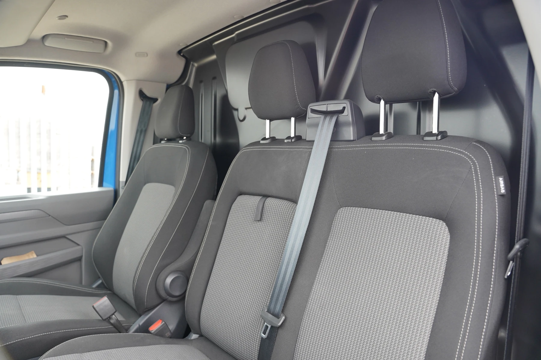 Volkswagen-Transporter-image-8