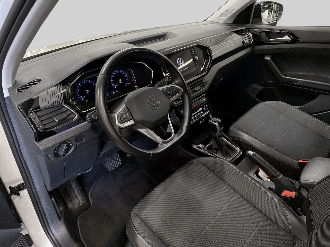 Volkswagen-T-Cross-image-8
