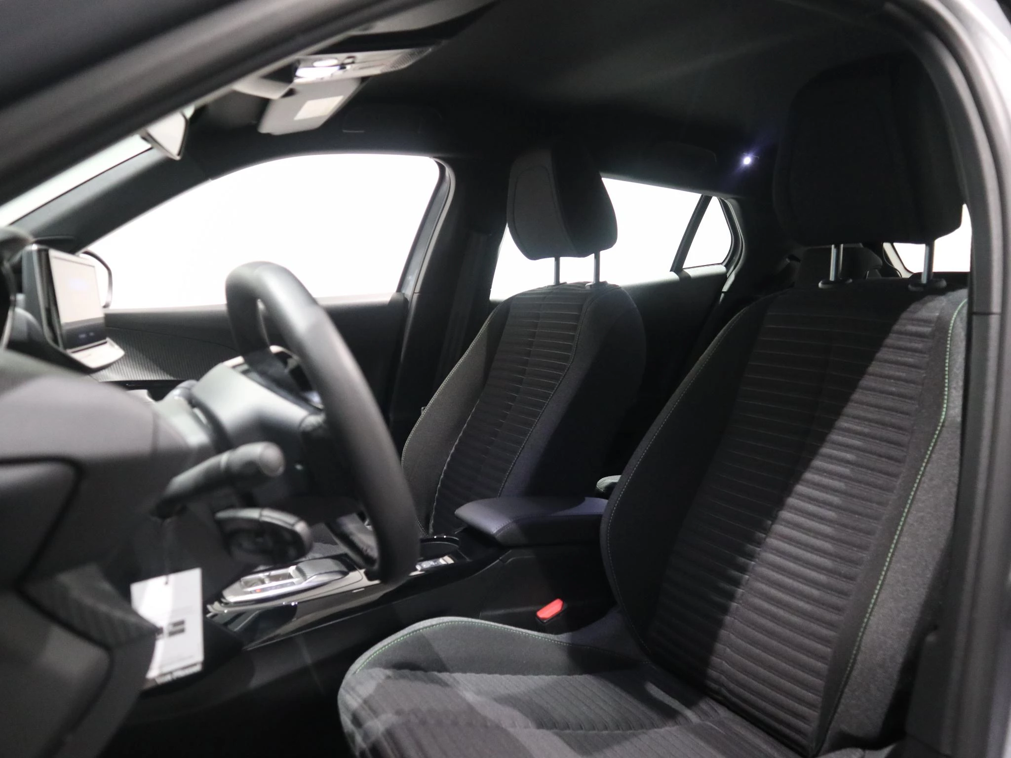 Peugeot-e-2008-image-7