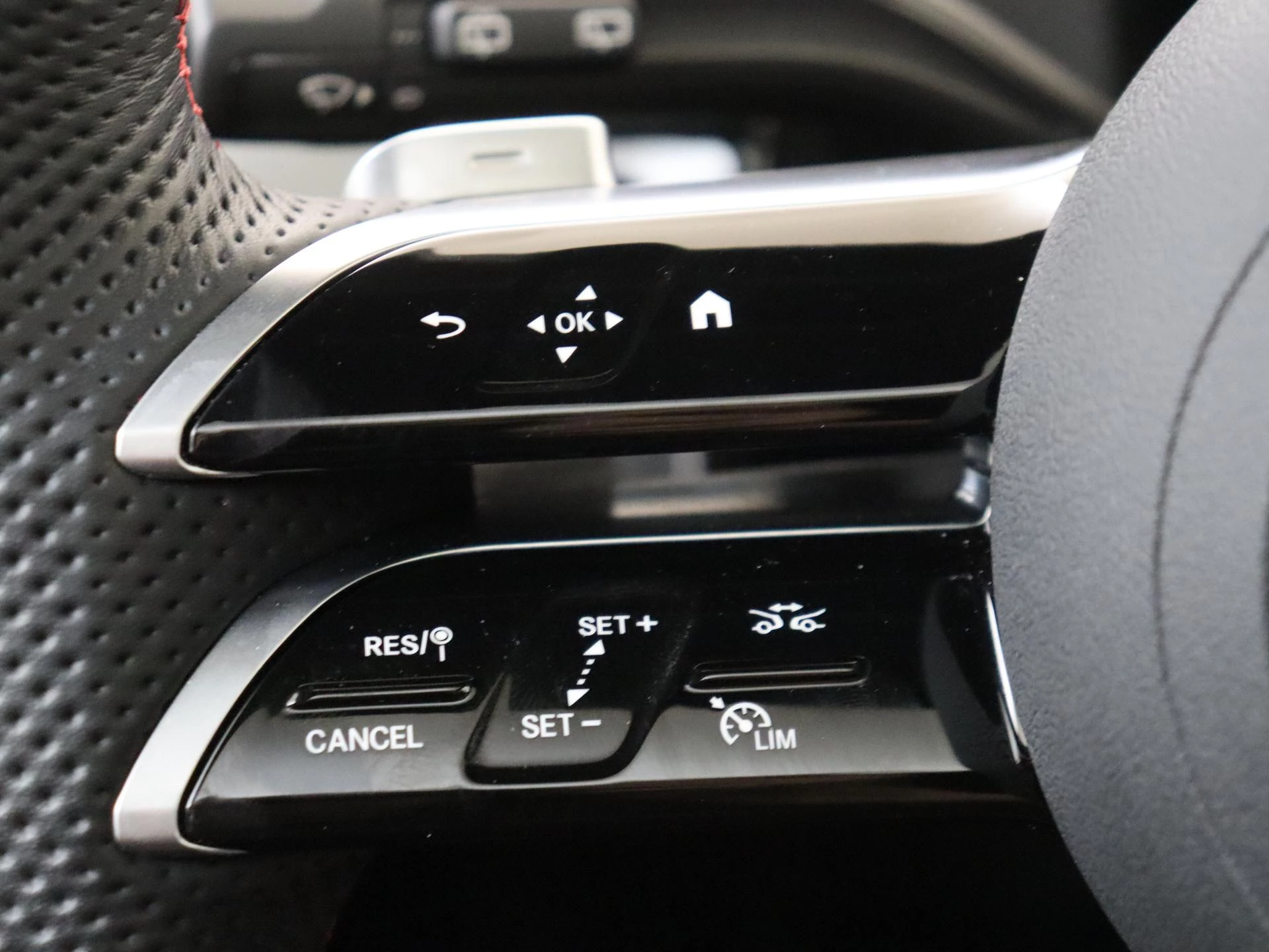 Mercedes-Benz-A-Klasse-image-12