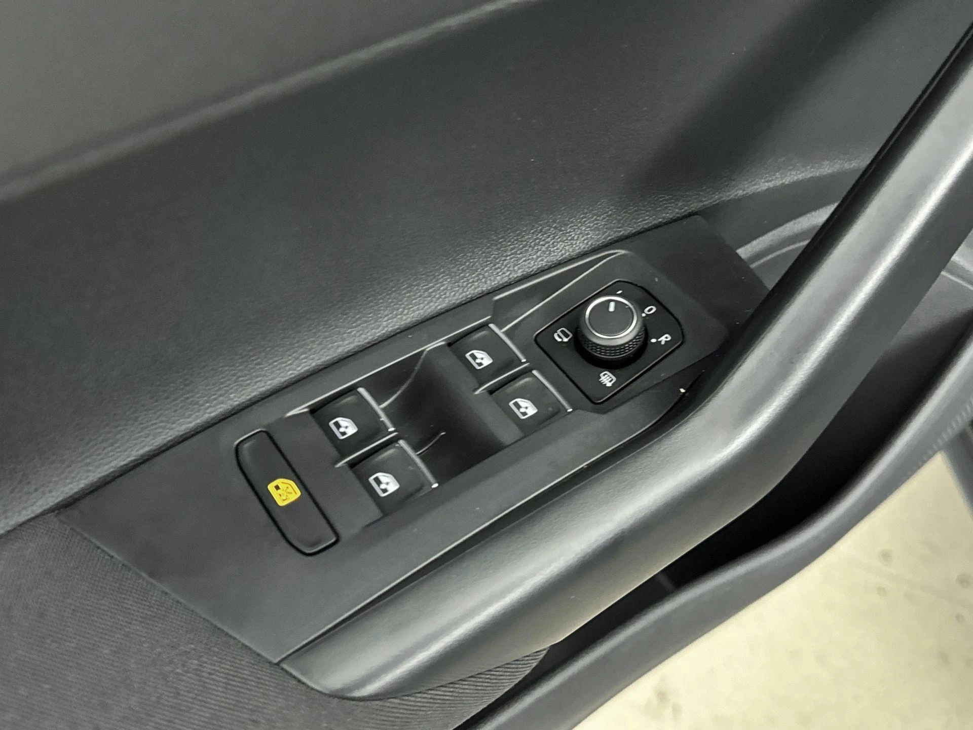 Volkswagen-Polo-image-13