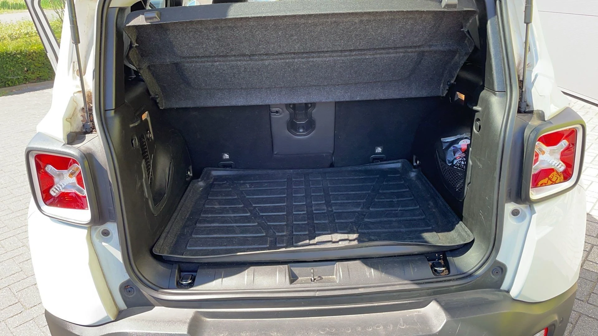 Jeep-Renegade-image-19