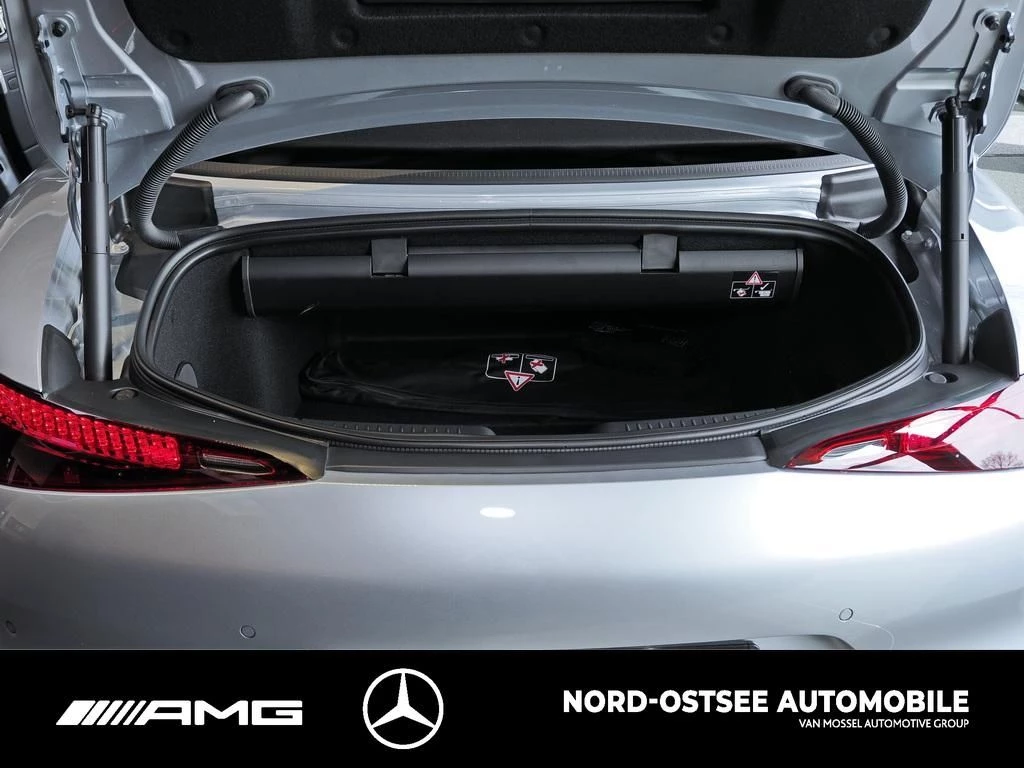 Mercedes-Benz-SL-image-14