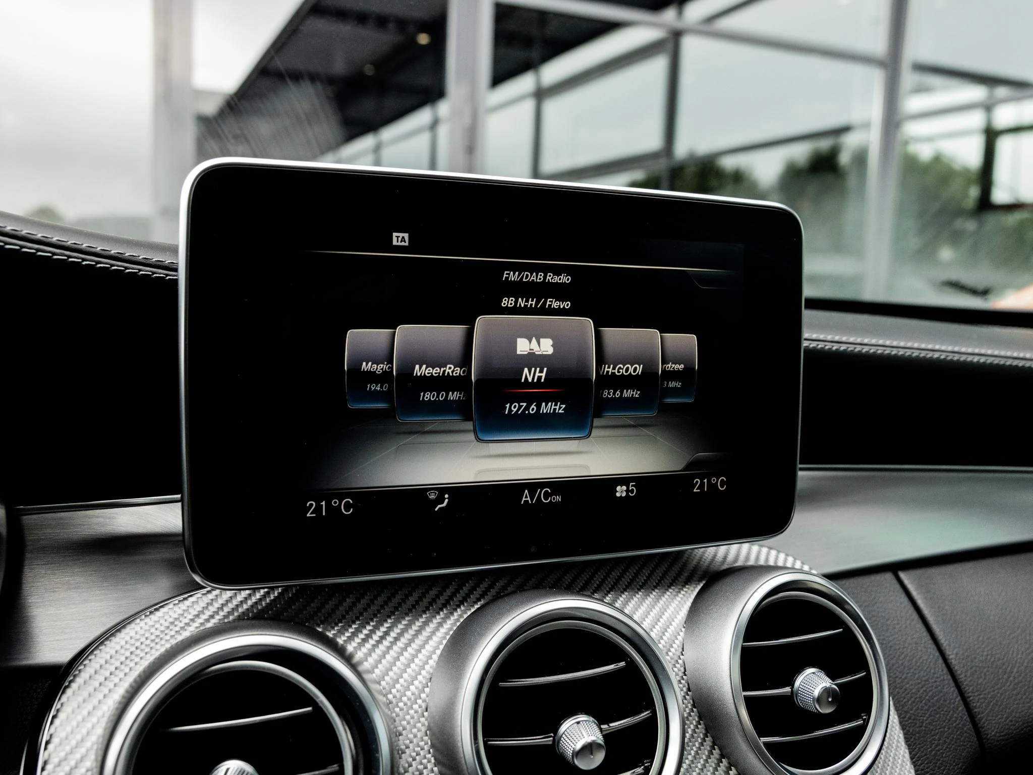 Mercedes-Benz-C-Klasse-image-37