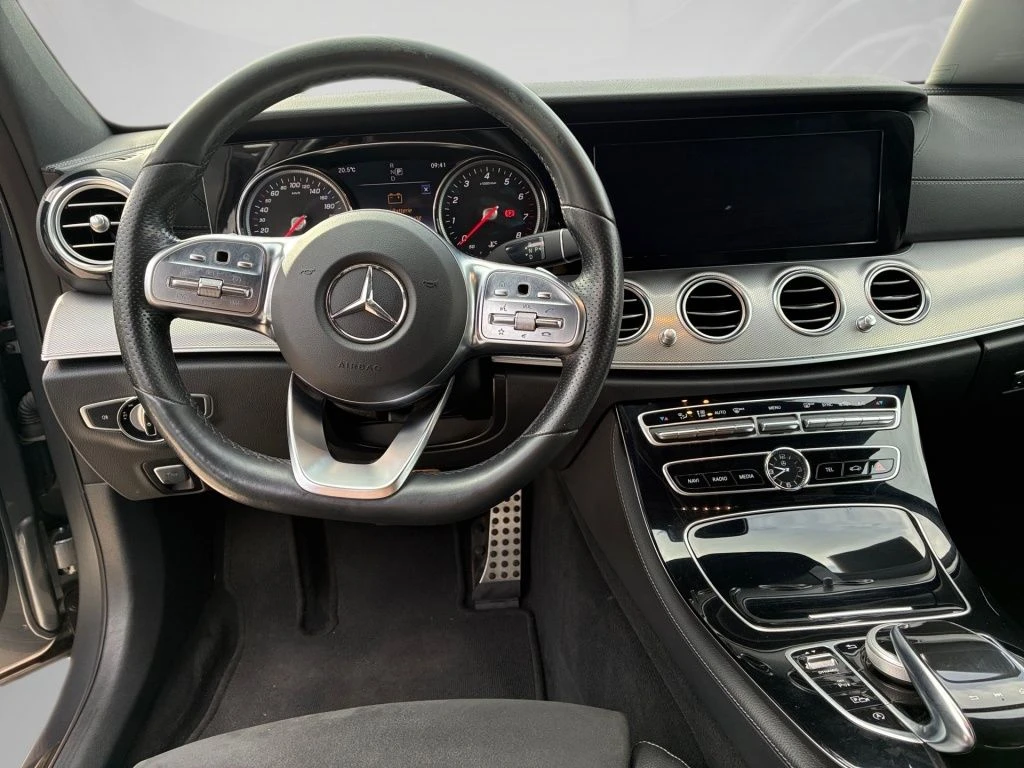 Mercedes-Benz-E-Klasse 200-image-9