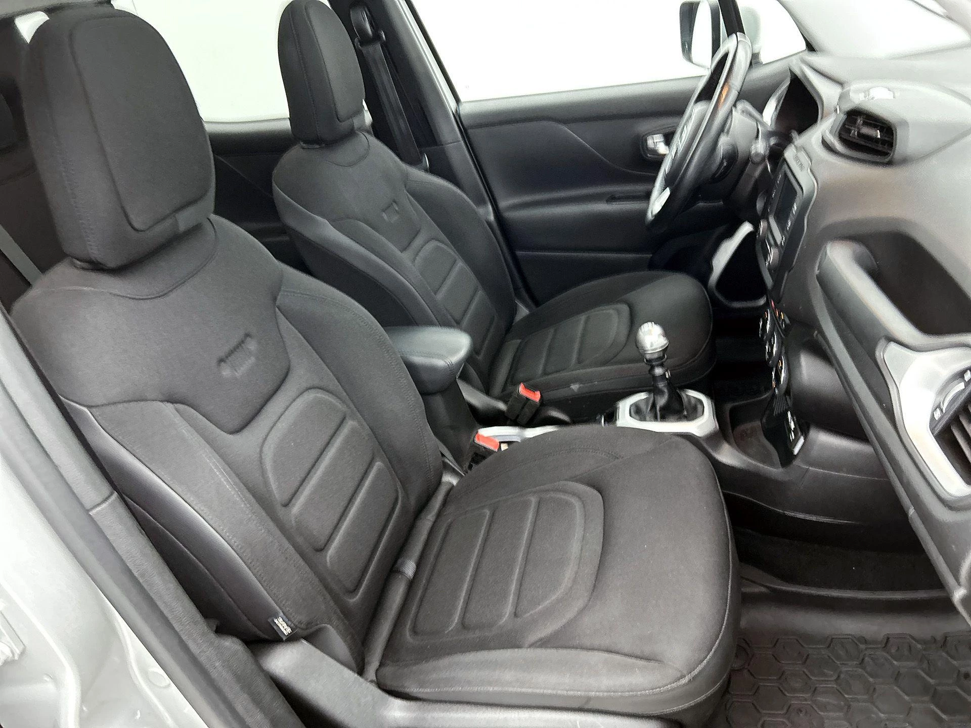 Jeep-Renegade-image-38