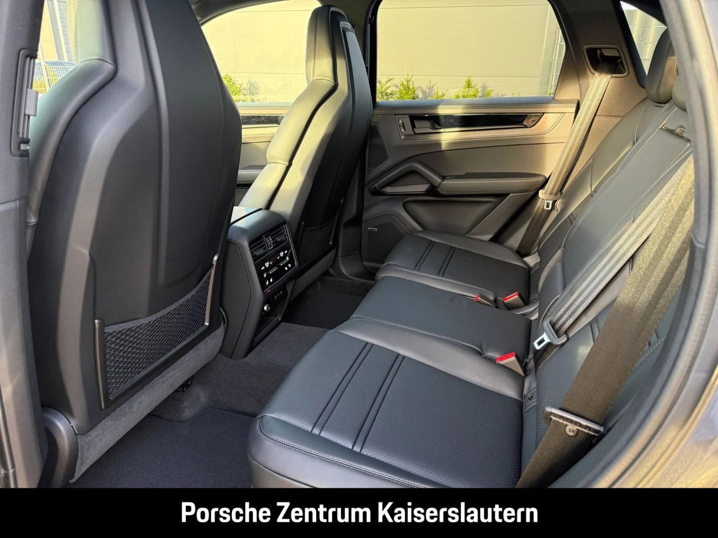 Porsche Cayenne E-Hybrid Black Edition HA-Lenkung 21-Zol black edition