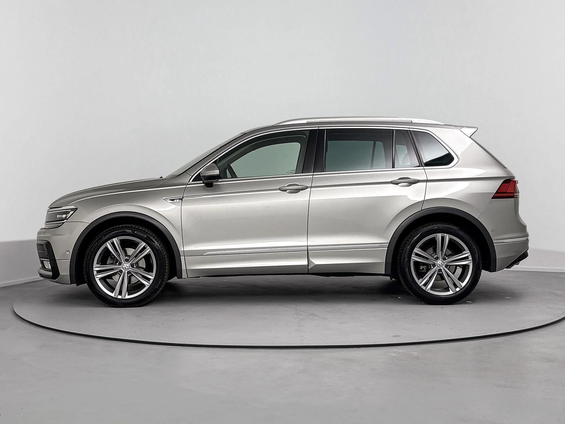 Volkswagen-Tiguan-image-1