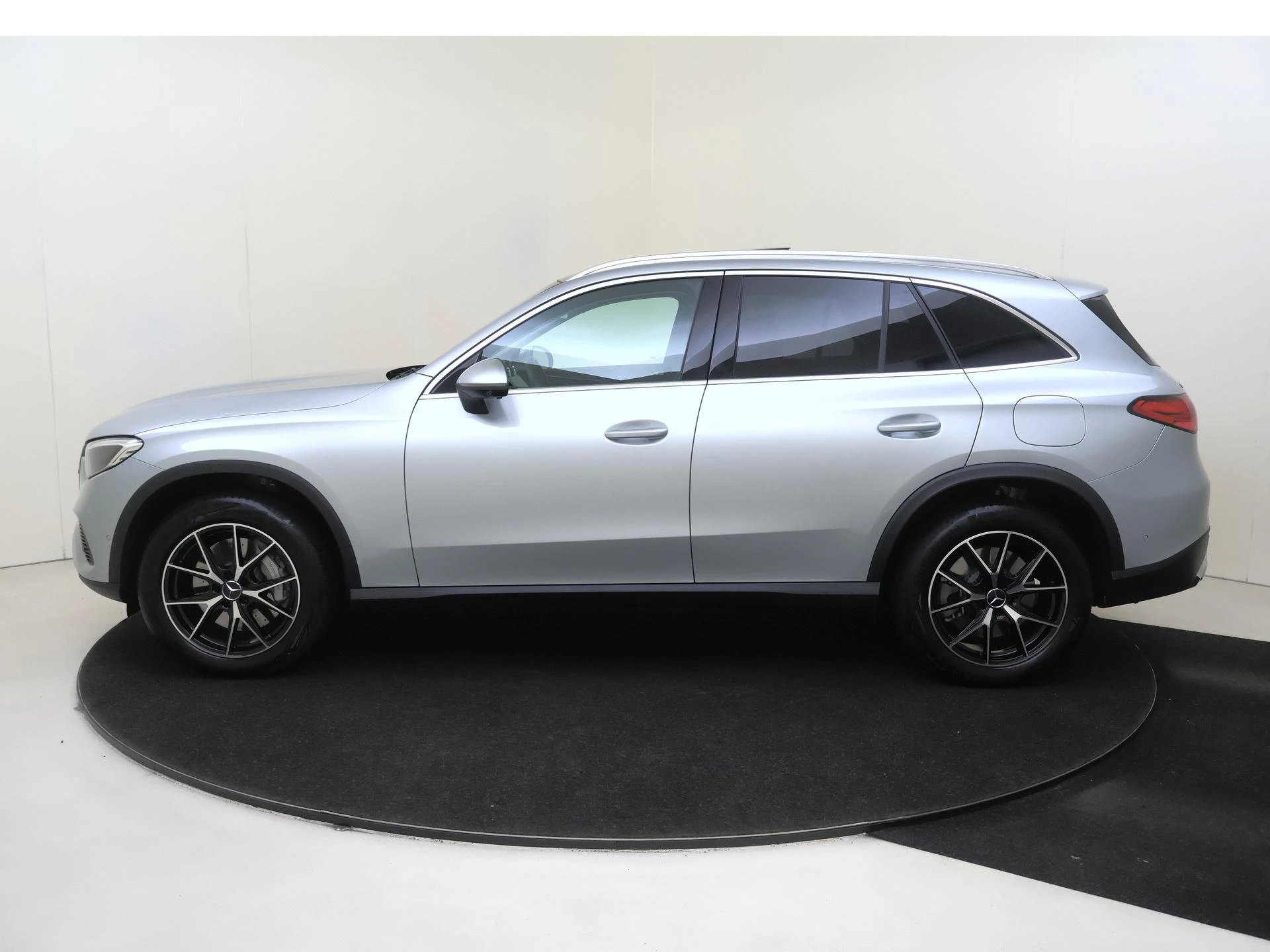 Mercedes-Benz-GLC-image-8