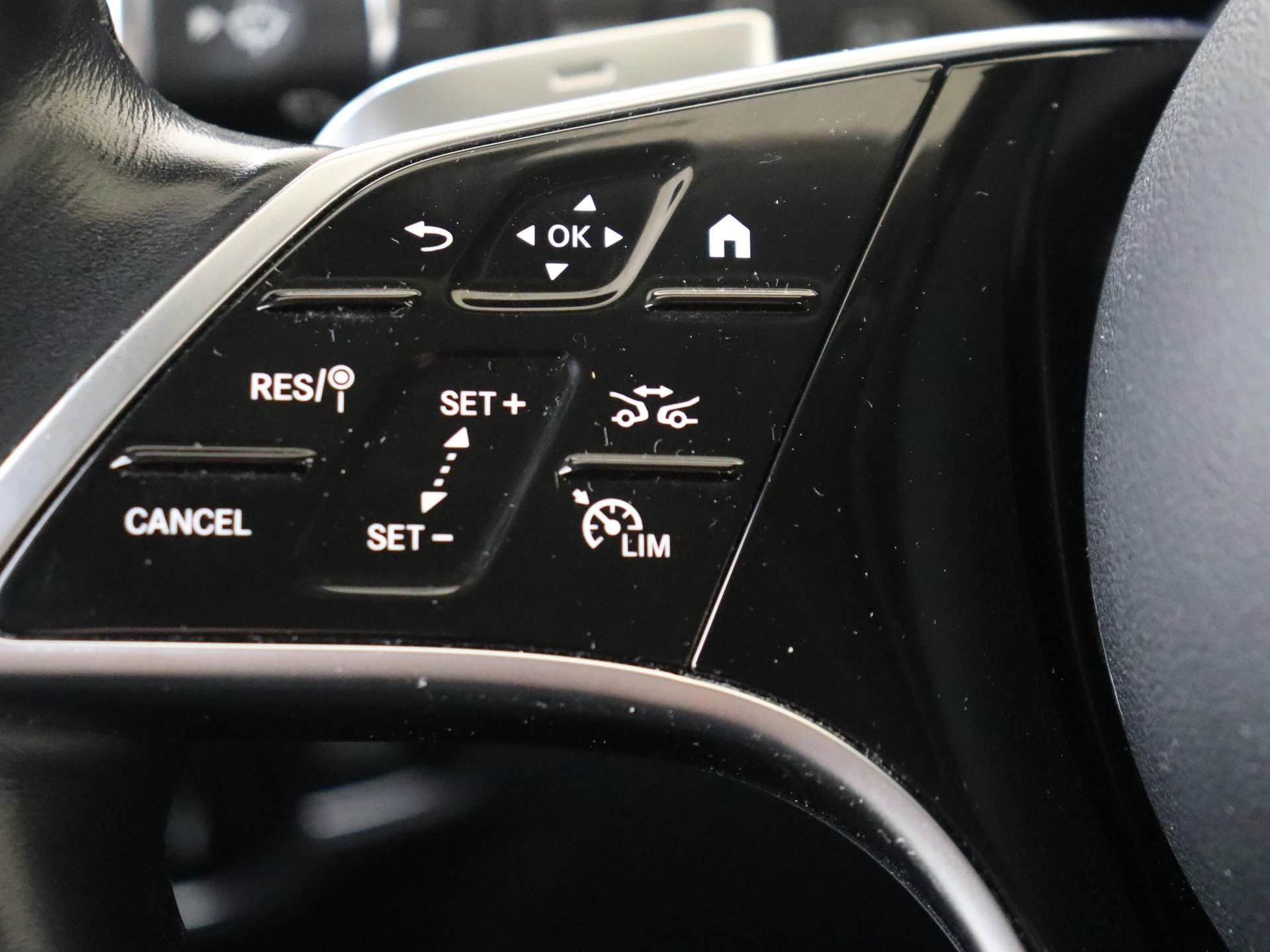 Mercedes-Benz-E-Klasse-image-12