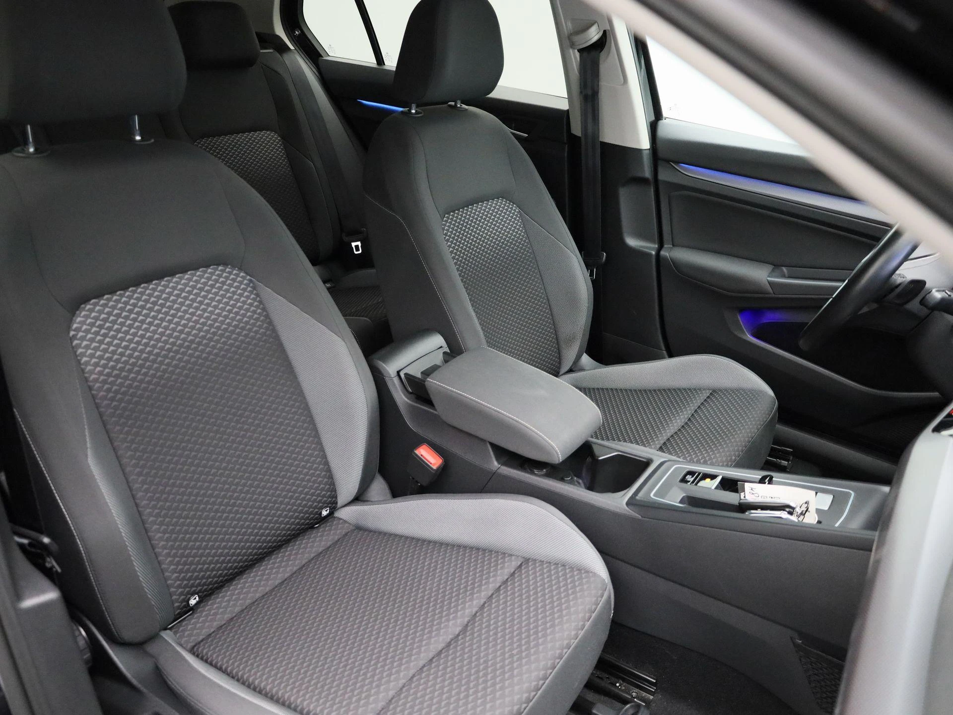 Volkswagen-Golf-image-35