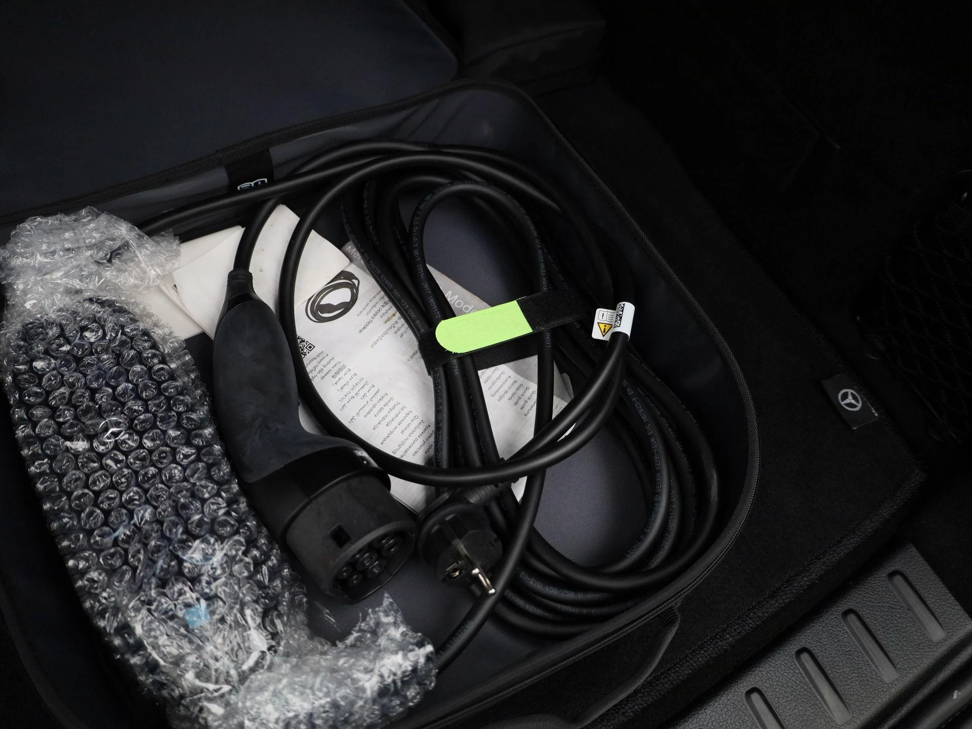 Mercedes-Benz-EQA-image-12