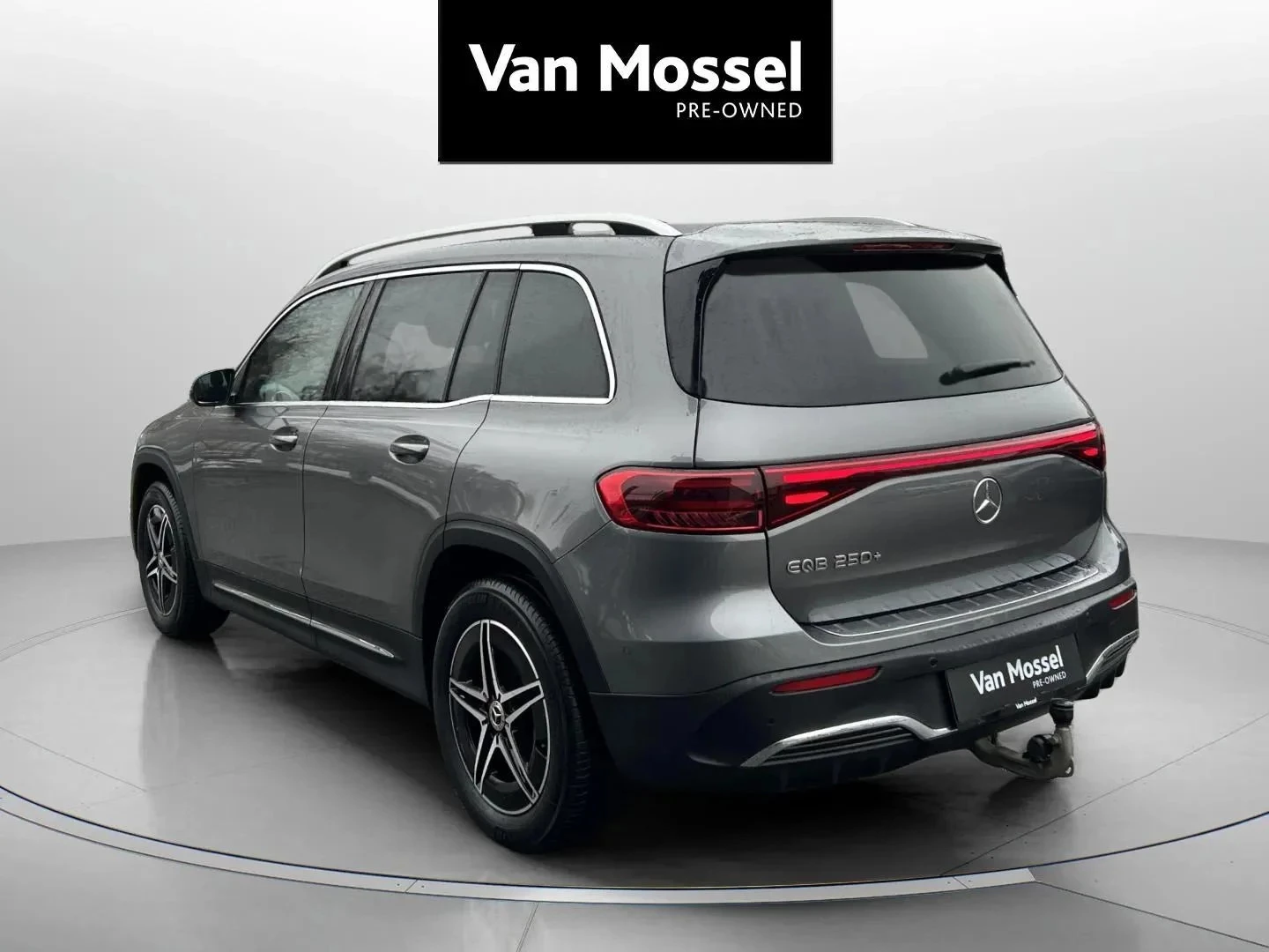 Mercedes-Benz-EQB-image-6