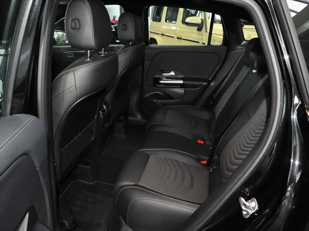 Mercedes-Benz-GLA 200 d-image-11
