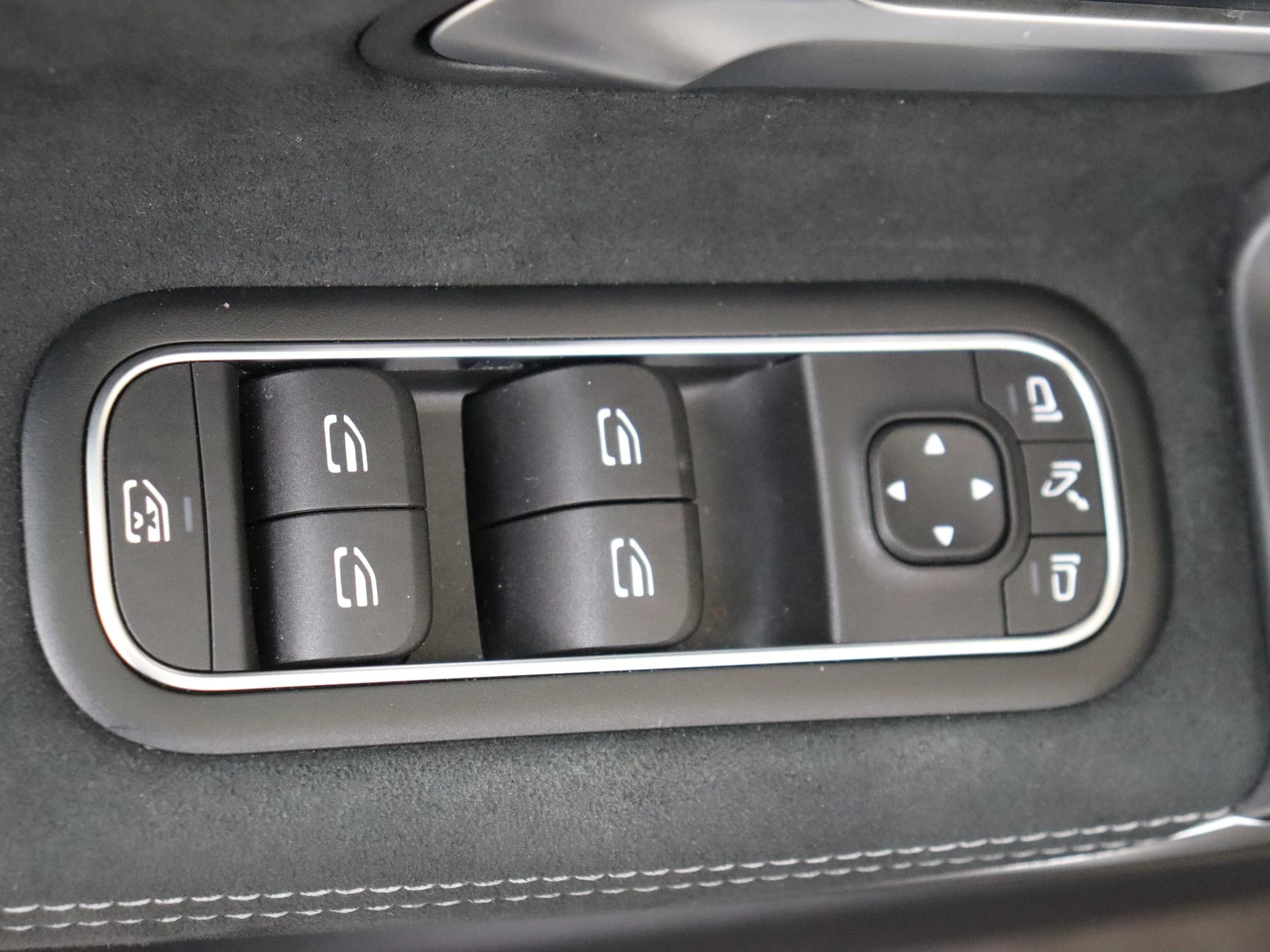 Mercedes-Benz-CLA-image-26