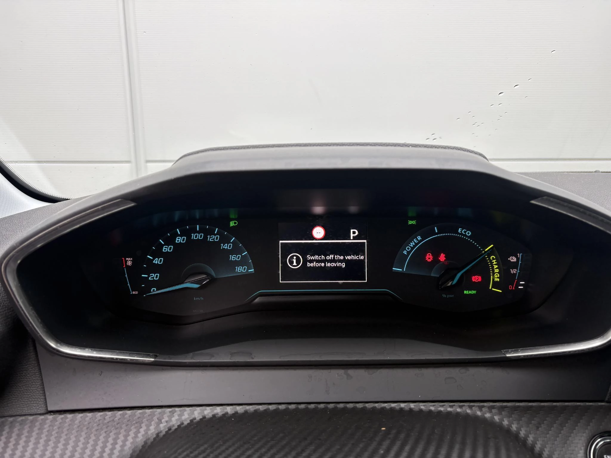 Peugeot-e-208-image-12