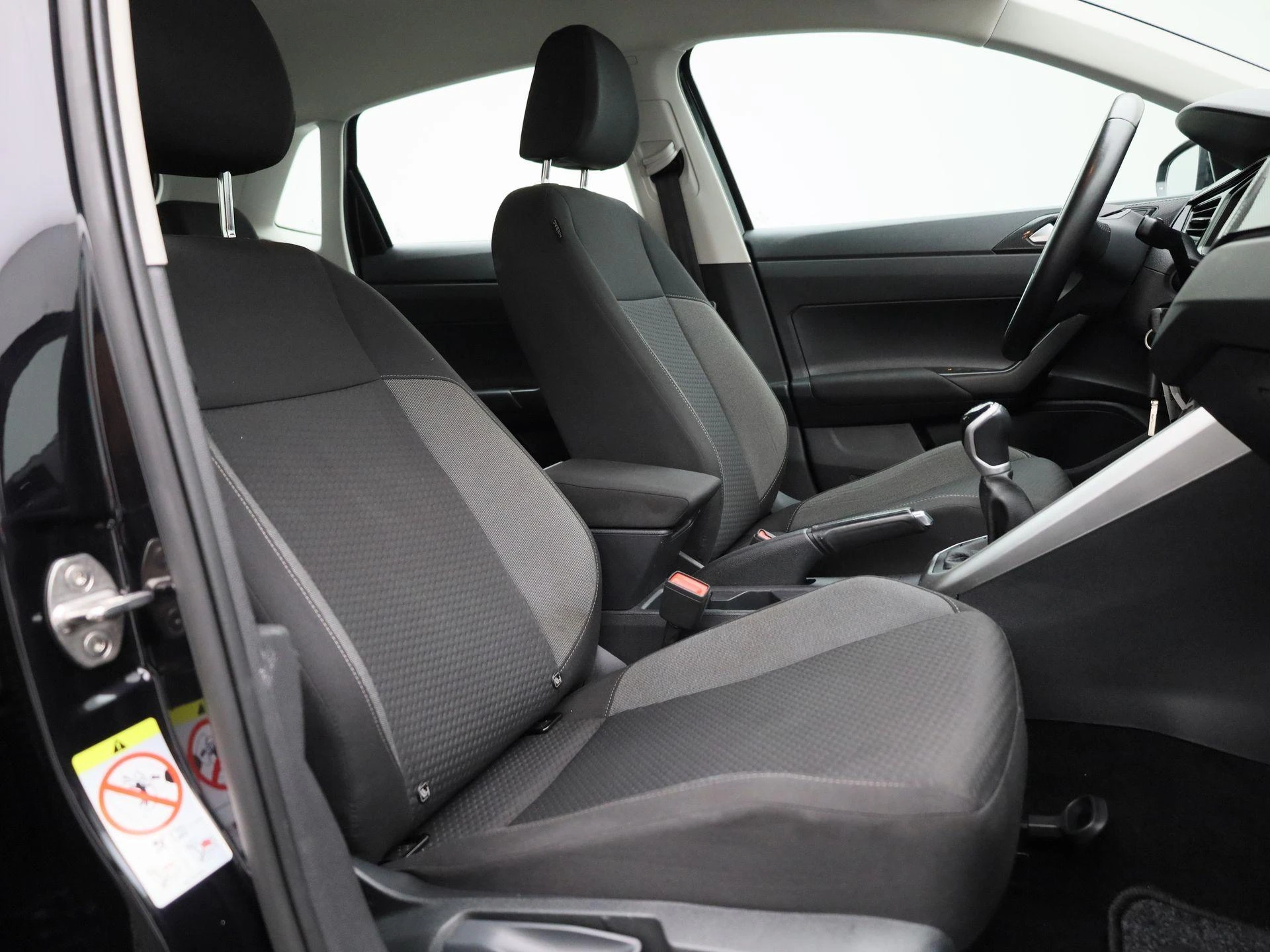 Volkswagen-Polo-image-32