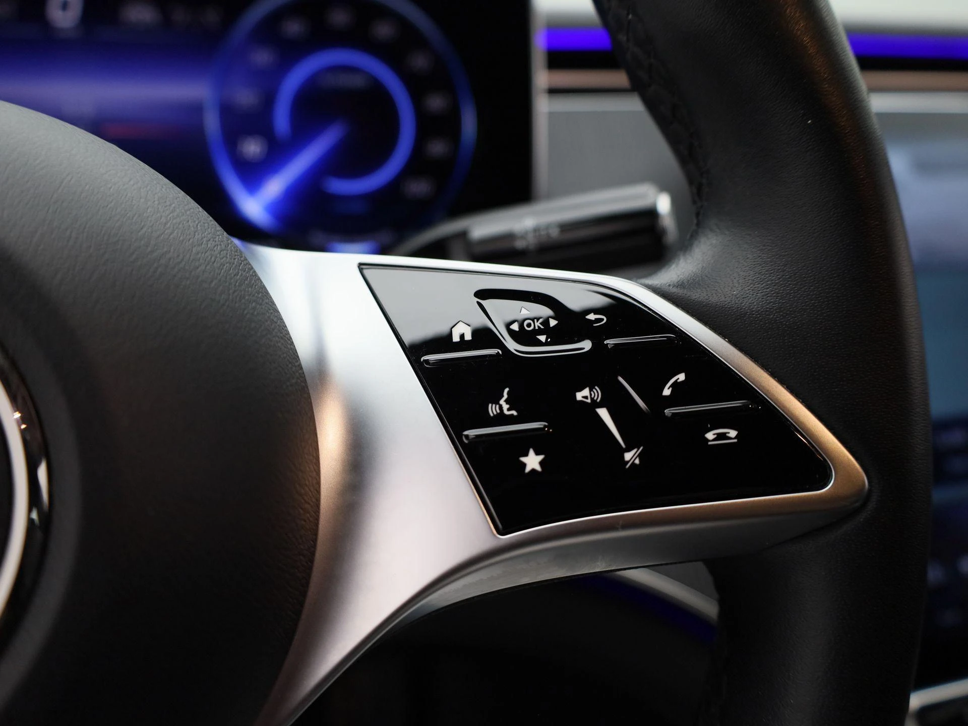 Mercedes-Benz-EQE-image-24