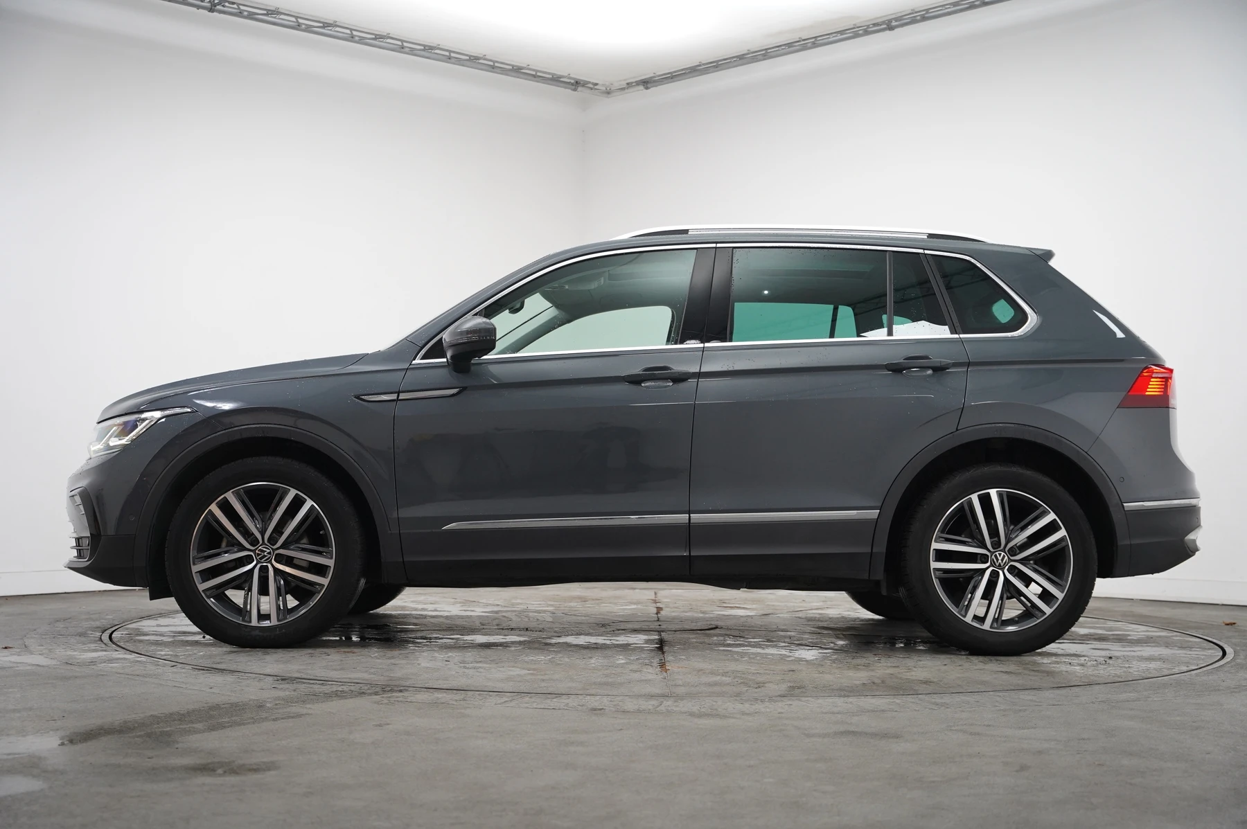 Volkswagen-Tiguan-image-15