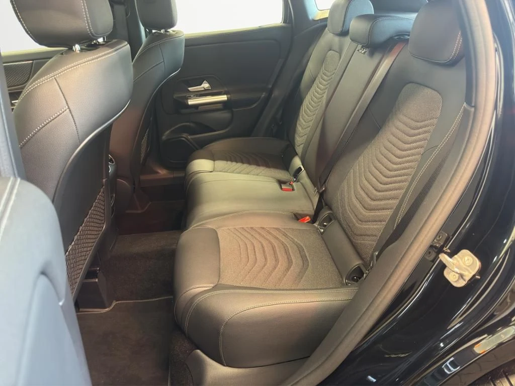 Mercedes-Benz-GLA 200 d-image-20