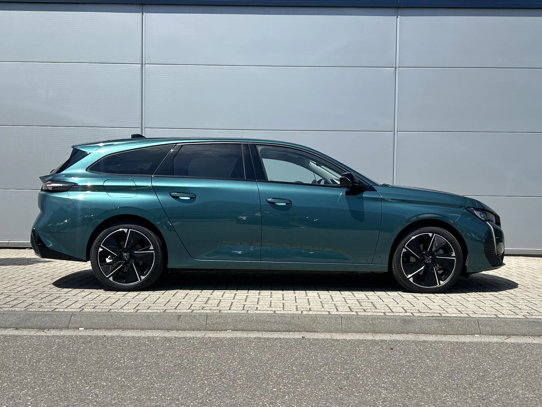 Peugeot e-308