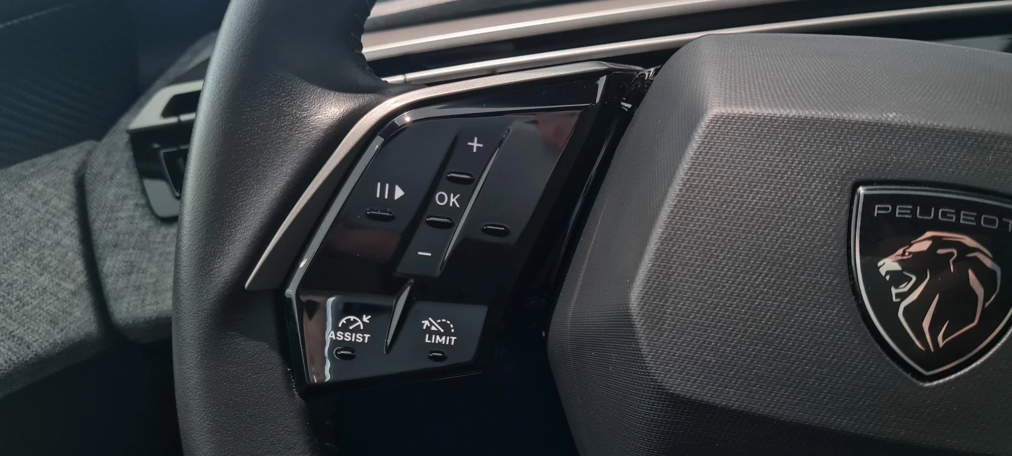 Peugeot 5008 1.2 Hybrid 145 Allure