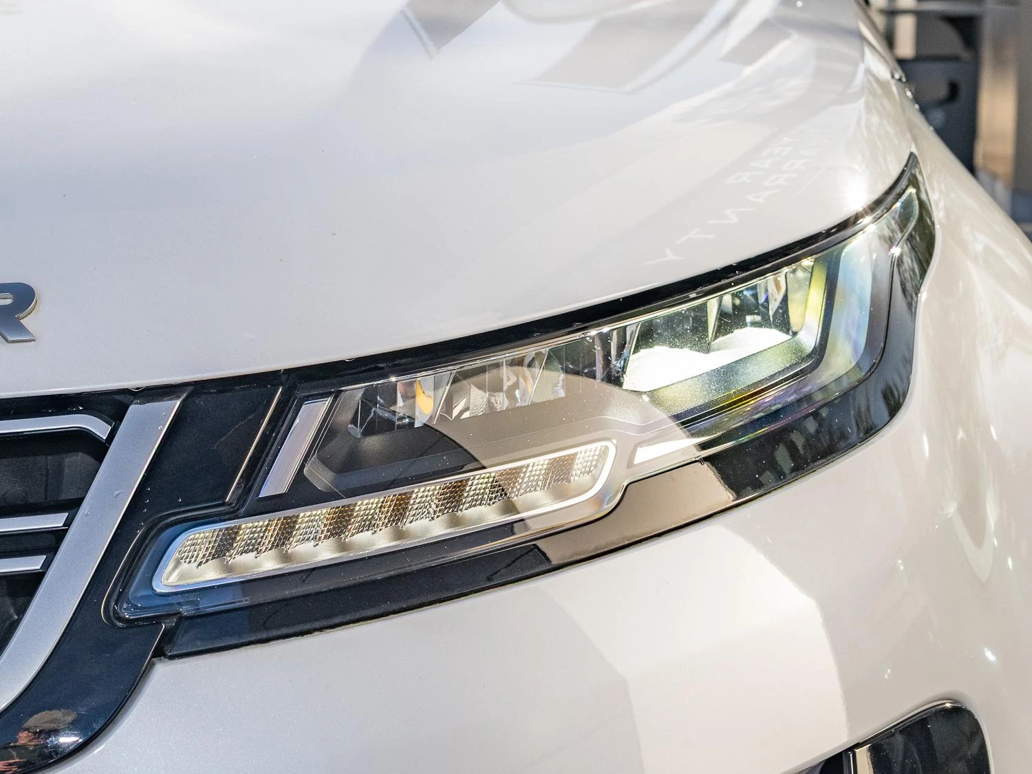 Land Rover-Range Rover Evoque-image-19